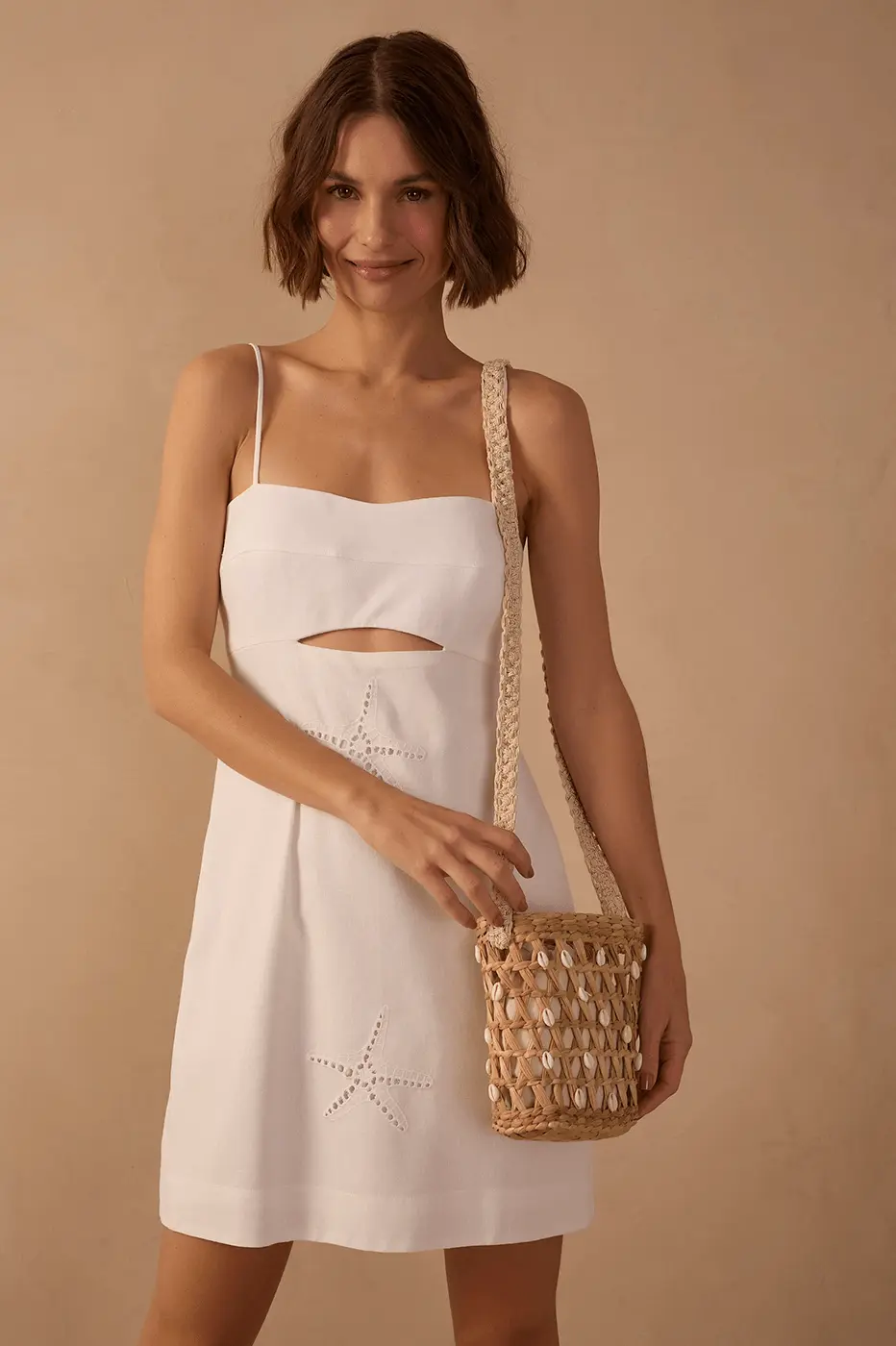 Vestido Curto Linho Bordado Estrela