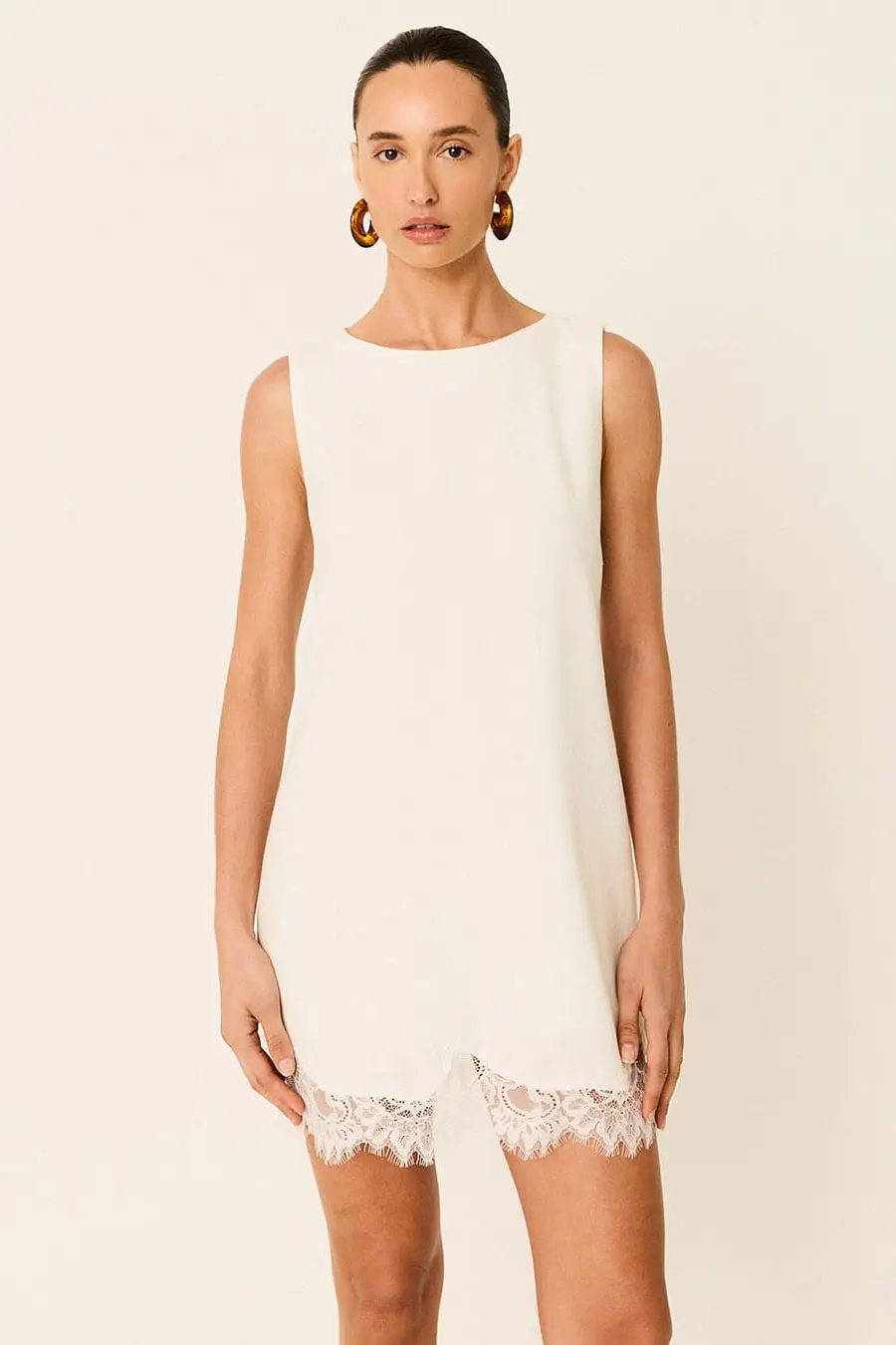 Vestido Curto com Renda Tina de Linho